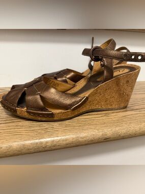 Clarks Artisan Bronze Metallic Leather Cork Wedge Sandals | NWOT | Size 8.5